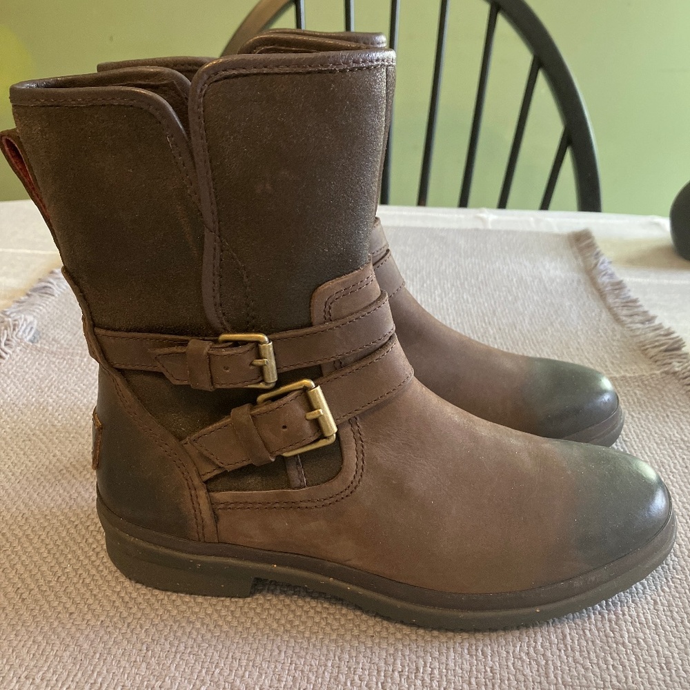 UGG Simmons boots